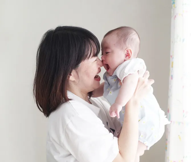 赤ちゃんとママの画像
